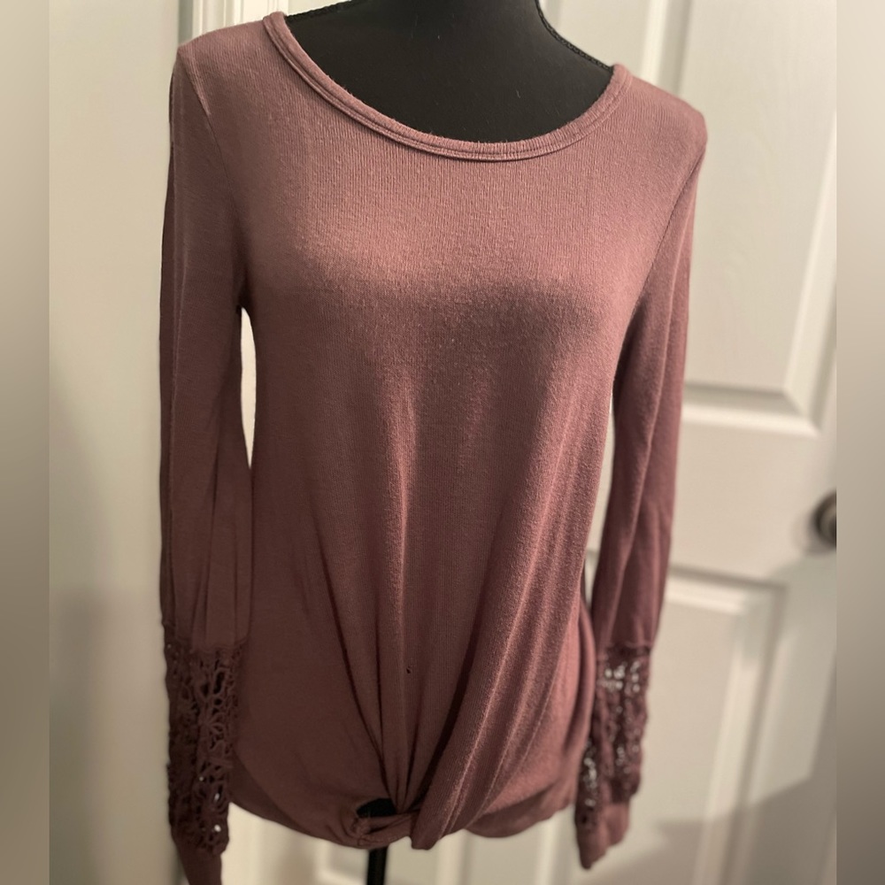 Daytrip long crochet sleeve knotted from knit top in plum size xs